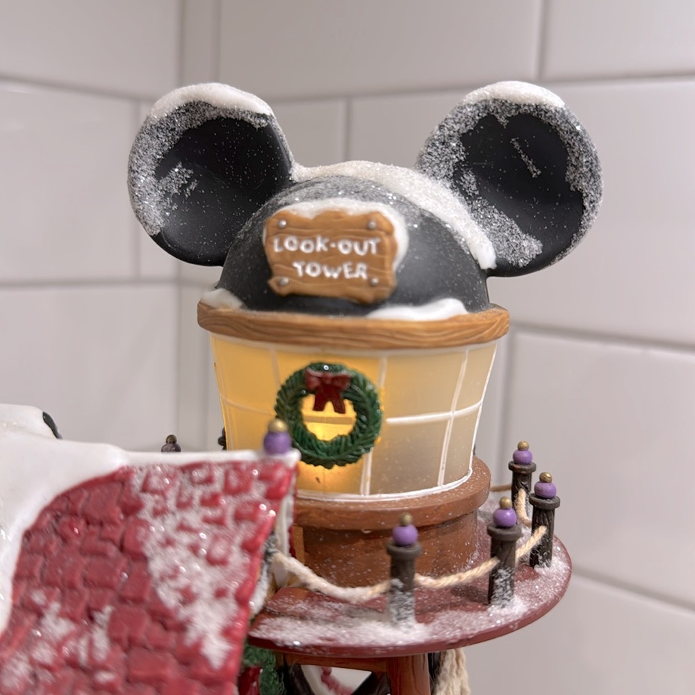 ❤️🎄❤️ Dept 56 | Mickey’s North Pole Holiday House | North Pole Series ❤️🎄❤️ - Picture 11 of 14